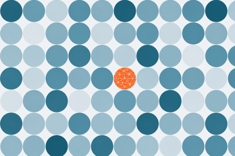Bildfüllendes Raster aus blauen Kreisen mit einem orangefarbenen Kreis aus Dreiecken als Symbol für Anomaliedetection.